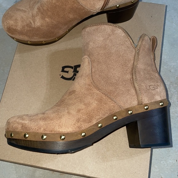 Ugg Clog Boots with Fur, Size 7 - Picture 3 of 8